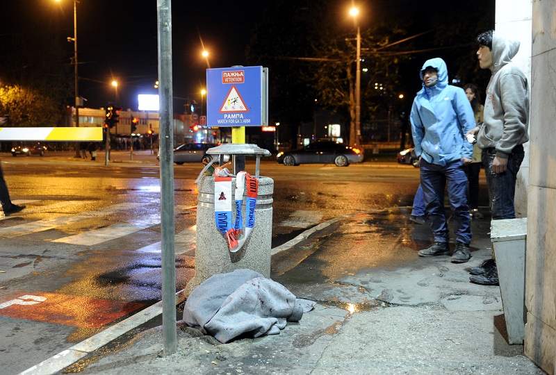 Мигранти се боли ножевима; Сведок: По улици цурела црева